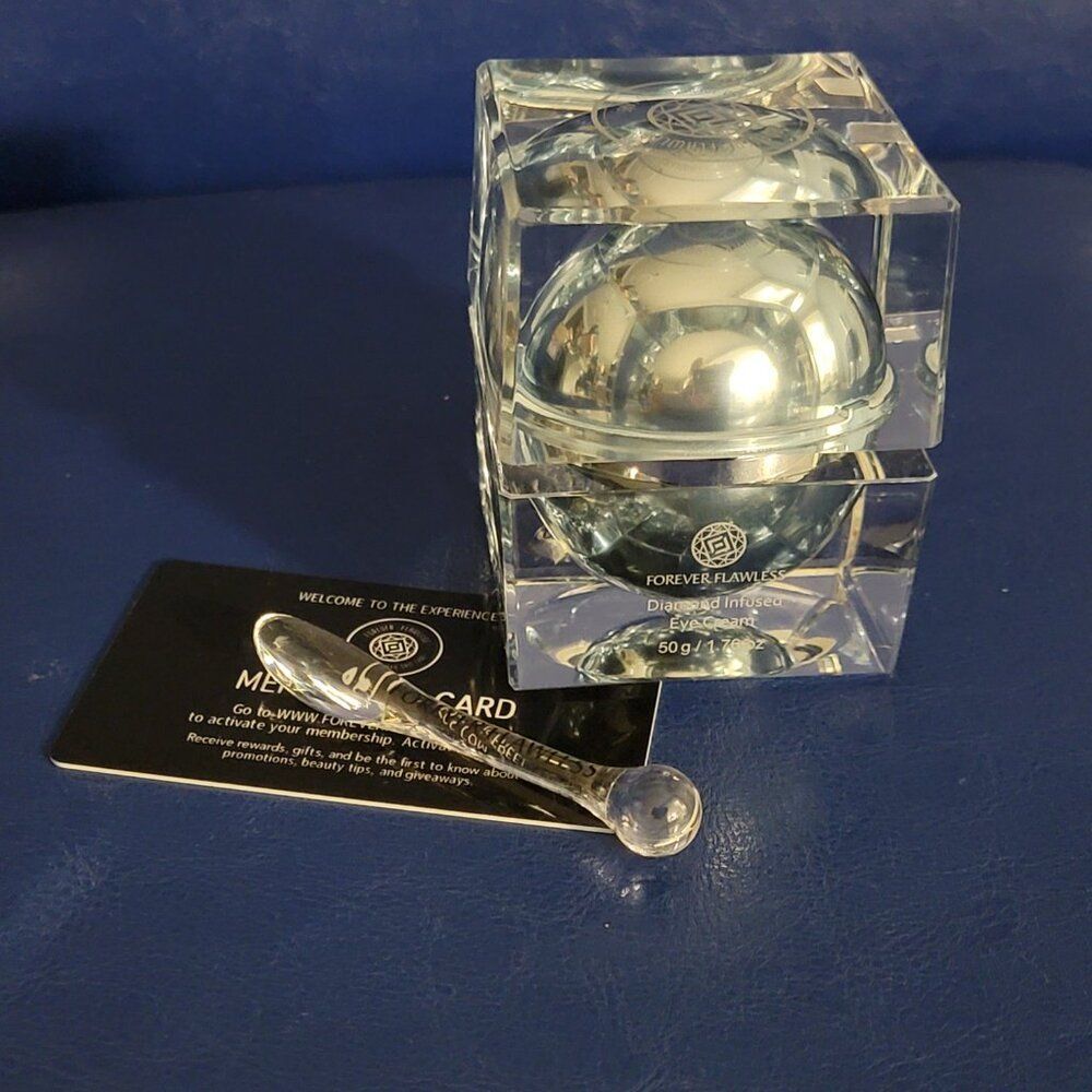 Forever Flawless Blue Diamond Eye Cream - Picture 8 of 11
